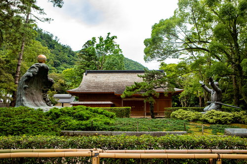 出雲大社の御慈愛のウサギ石像