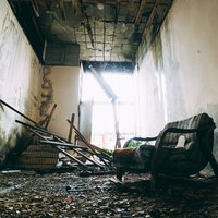遠い日の記憶が残る廃墟の写真