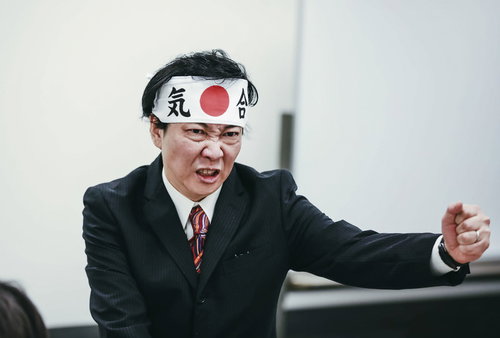 「気合を入れろ！」と意気込む部長職