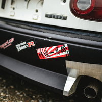 リアバンパーに特攻ステッカーが貼られた事故車の写真