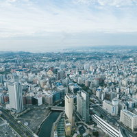 横浜ランドマークタワーからの関内方面の街並み景観の写真