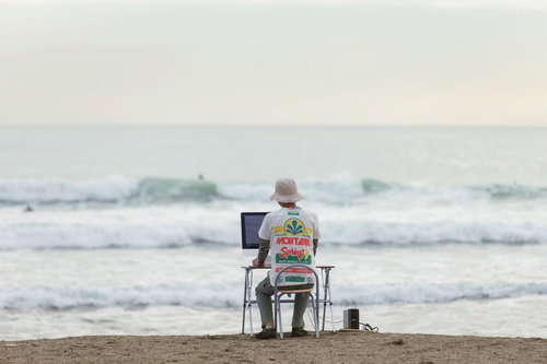 度重なる修正に呆然とするWebデザイナーの心境を現してみた