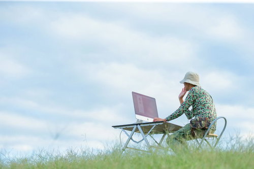 青空パソコン教室を受講していて、ちょっと分からないけど手を挙げづらい男性