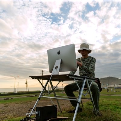 帰る前に、修正箇所を確認する野良WEBディレクターの写真