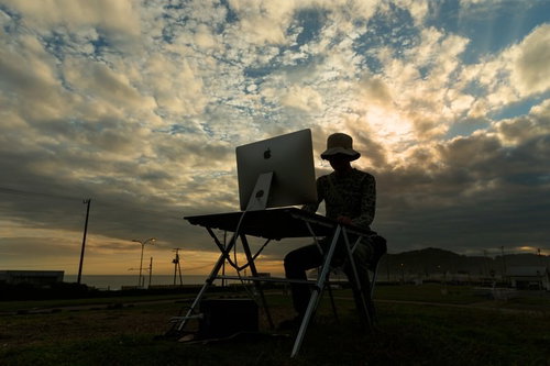 「また、徹夜だよ」と諦めるWEBディレクター