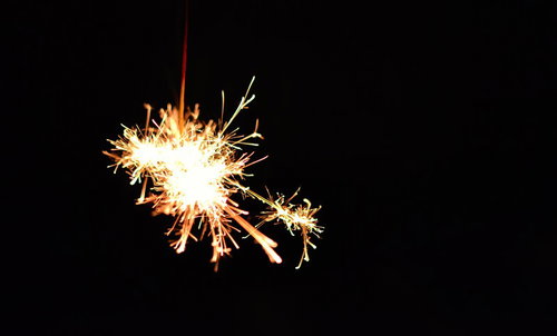 夏の終わりに光る2本の線香花火