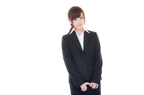 部長に誕生日プレゼントのおねだりをする女性社員