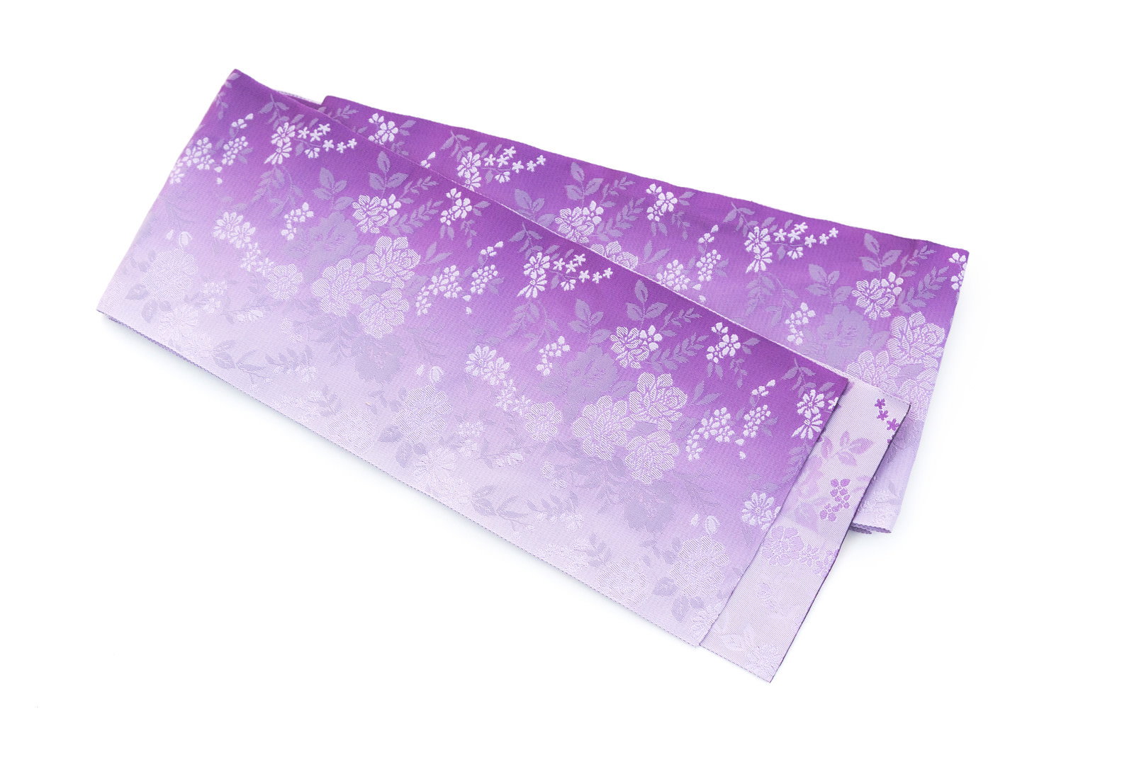 紫の花柄半幅帯を広げた着付け準備