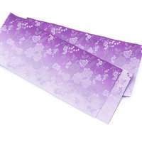 紫の花柄帯を広げた着付けの準備、半幅帯の帯結びの写真