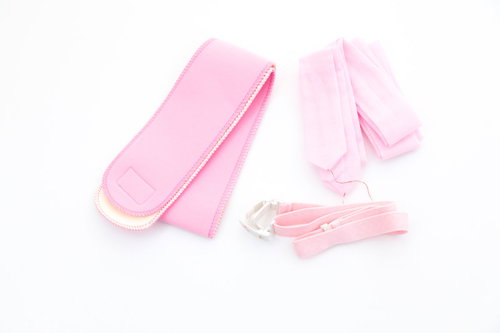 ピンクの伊達締め、腰紐、コーリングベルトと帯上げ（着付け小物）
