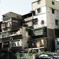 台湾のサンチョン（三重）にある密集した住宅棟の写真