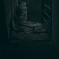 床が崩壊した建物、「早くここから抜け出さないと・・・」の写真