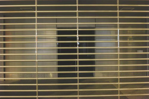 シャッターが締まった絶望的な状況