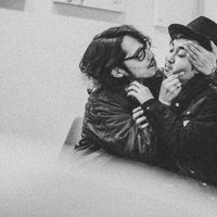 泥酔して彼女とクライアントを間違えるプロデューサーの写真