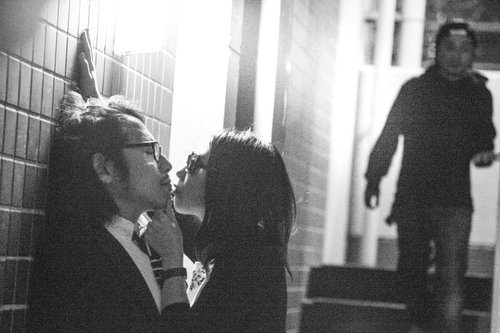 不倫相手のマンションで壁ドン顎くいを決めた深夜のお忍びデート