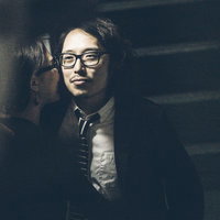 夜の密会でデスマ中に愛人と会う死んだ目のエンジニアの写真