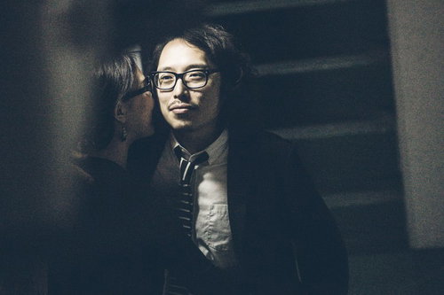 夜の密会でデスマ中に愛人と会う死んだ目のエンジニア