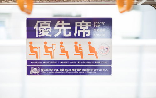 電車の優先席（プライオリティシート）の座席表示