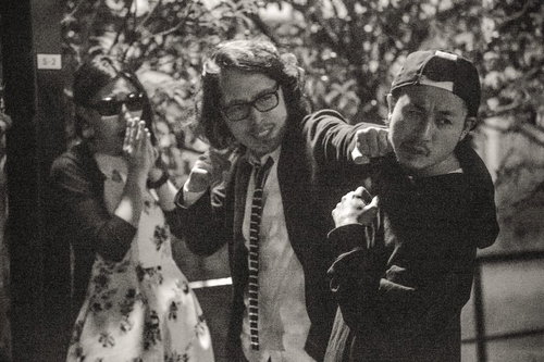 暴漢に襲われるシーンをリアルで再現する役者