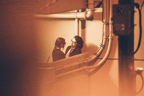 非常階段で非常事態の男女