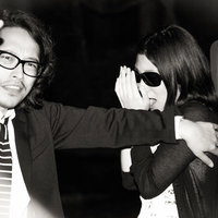 フラッシュで激写された不倫現場の写真