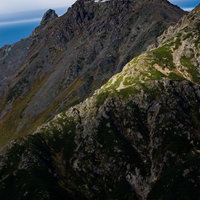 槍ヶ岳山頂と槍ヶ岳山荘から見る雲海と日の出の写真