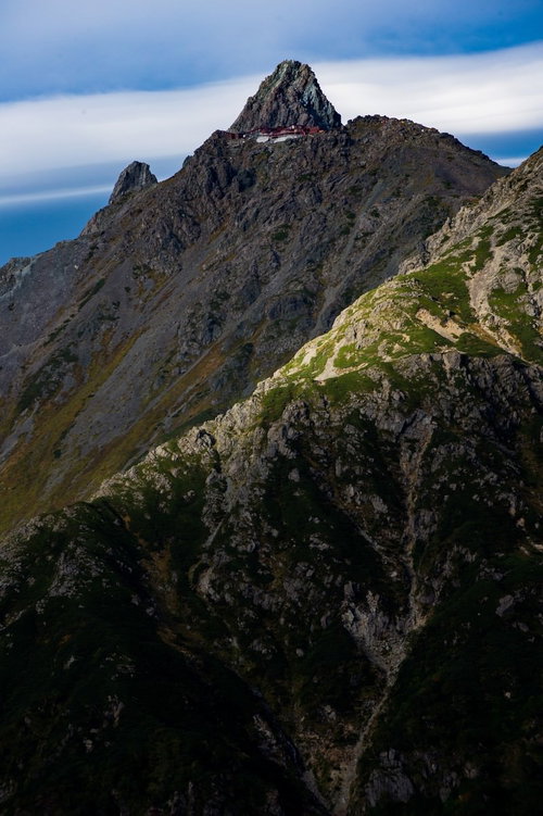 槍ヶ岳山頂と槍ヶ岳山荘から見る雲海と日の出