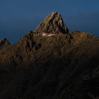 標高3,000メートルの北アルプス槍ヶ岳の山頂の写真
