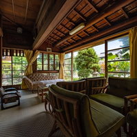 千葉県一宮町の旧寿屋本家のサンルームと庭園の写真