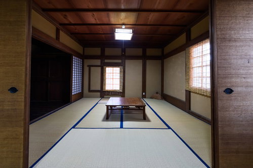 千葉県一宮町の古民家・寿屋本家の和室の座敷