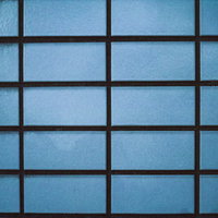 目地が黒いタイル張りのテクスチャーの写真