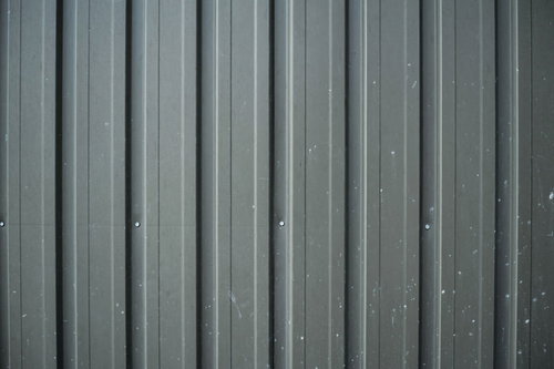 白いペンキが飛び散ったトタンのテクスチャー