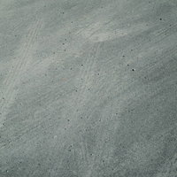 コンクリートに残る何重のタイヤ跡のテクスチャーの写真