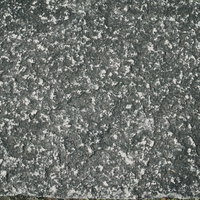 表面が擦れた大きな石タイルのテクスチャーの写真