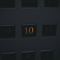 エレベーターの10階ランプ点灯の写真