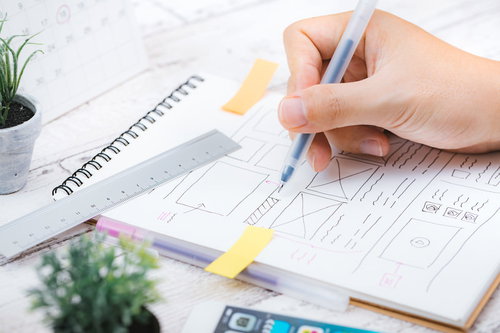 ワイヤーフレームに付箋をつけて修正箇所を確認する手元