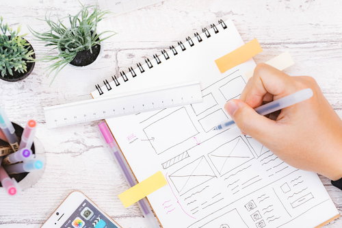 崩れたジェンガとビットコインコイン