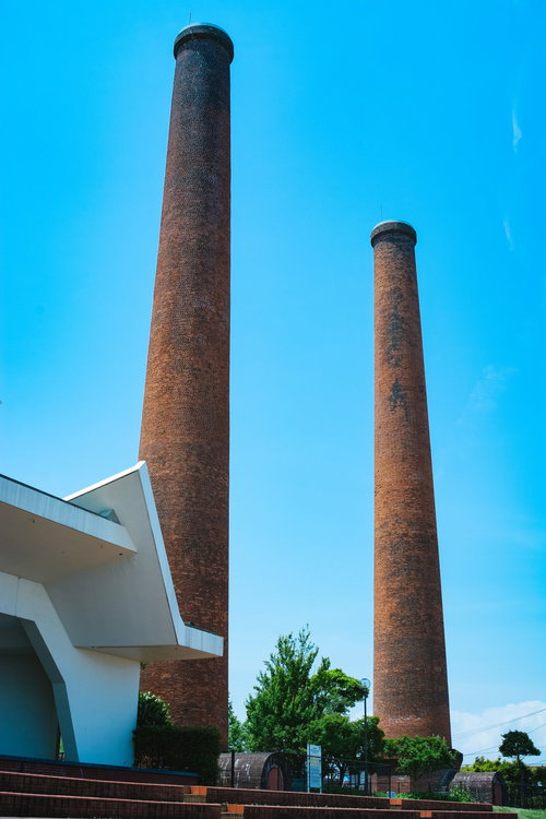 炭坑節に歌われた煙突 旧三井田川鉱業所伊田竪坑第一・第二煙突