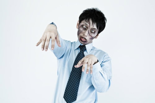 【ゾンビ注意】「YO!YO!」とヒップホップのノリであおる男性 a.k.a MCゾンビ