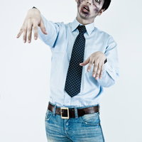 オフィスカジュアルで合コンに向かう大手広告代理店勤務の若手腐乱系男子の写真