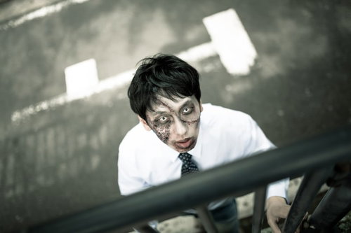 【ゾンビ注意】なんと 腐乱系男子が 起きあがり 仲間になりたそうに こちらを見ている！