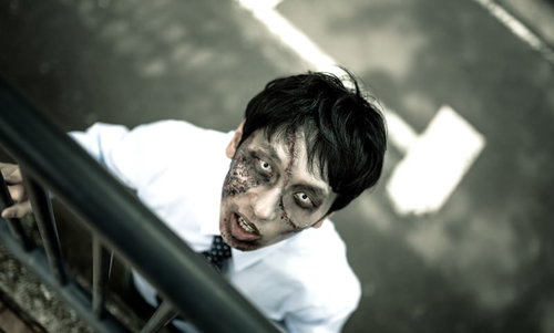 【ゾンビ注意】顔を切り刻まれた社畜腐乱系男子