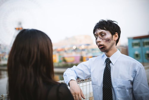 【ゾンビ注意】「オレの家、インテリアは腐乱腐乱っていうオシャレな雑貨屋で買いそろえたんだ」とドヤ顔で口説く腐乱系男子