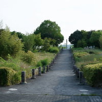 山陽道吉備SA下りの展望台に向かう道の写真