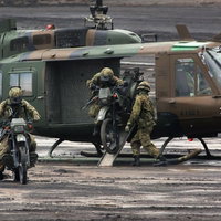 偵察用オートバイ出撃の写真