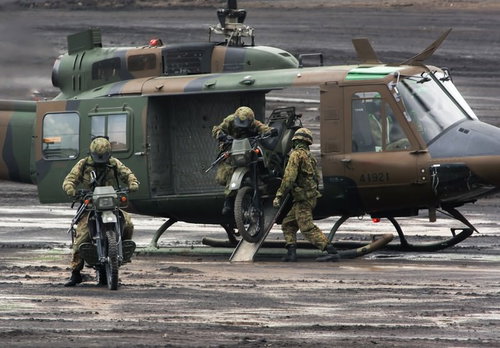 偵察用オートバイ出撃