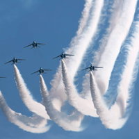 ブルーインパルスとスモークの写真