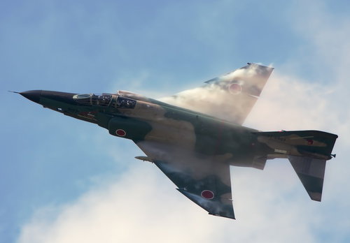 ベイパーを背負ったRF‐4