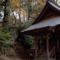 本宮市の岩角寺・岩角山境内に建つ那智観音堂の写真
