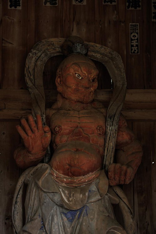 東堂山満福寺の仁王像、吽形の表情と経年の風合い